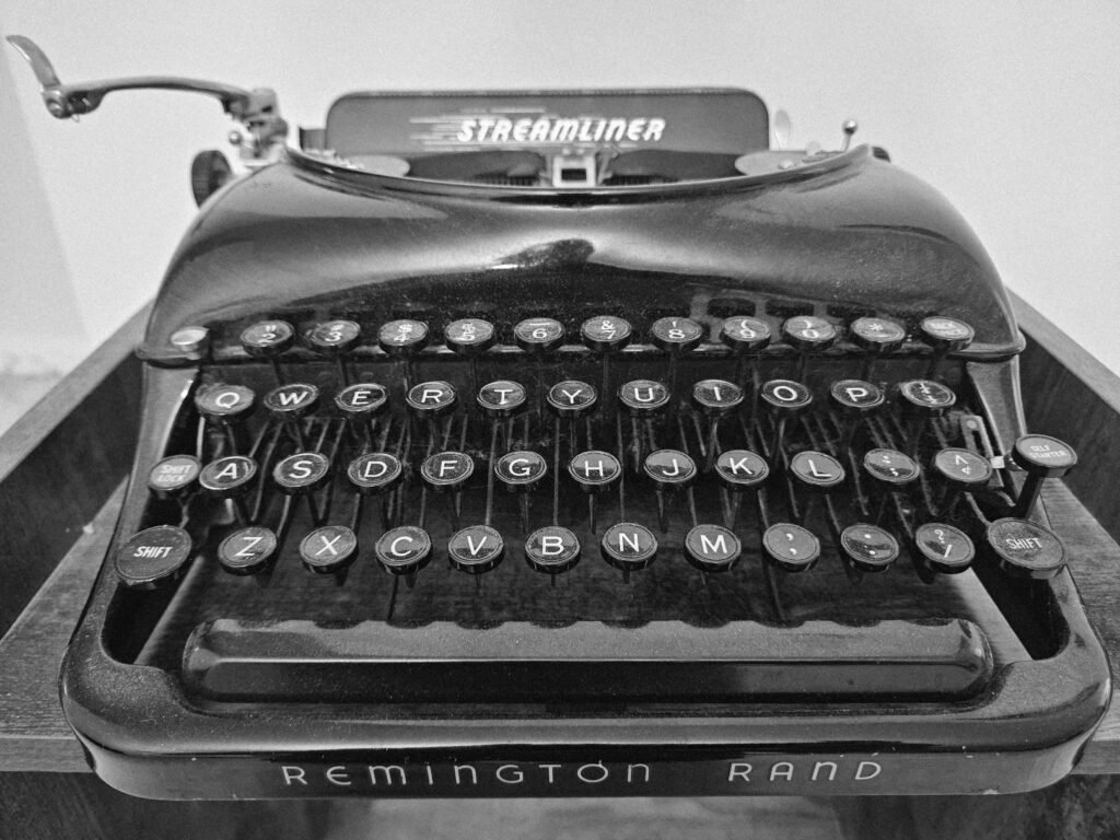 Remington Rand Streamliner Typewriter, crica 1941.